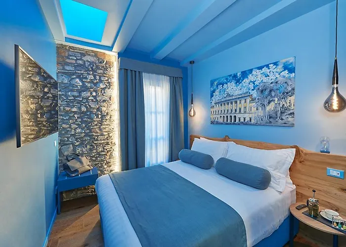 73 Boutique 4* Como
